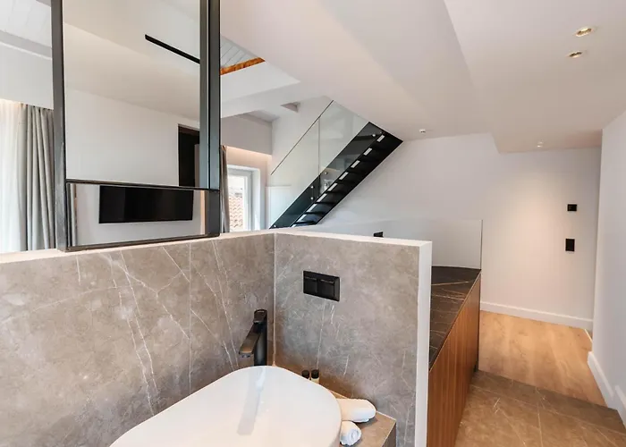 Kantoni Apartament *