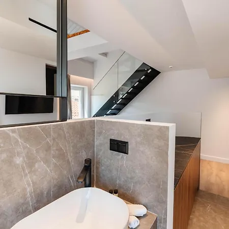 Kantoni Apartament *