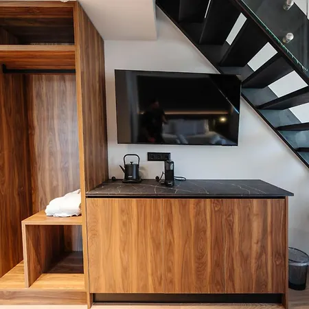 Kantoni * Corfu (city)